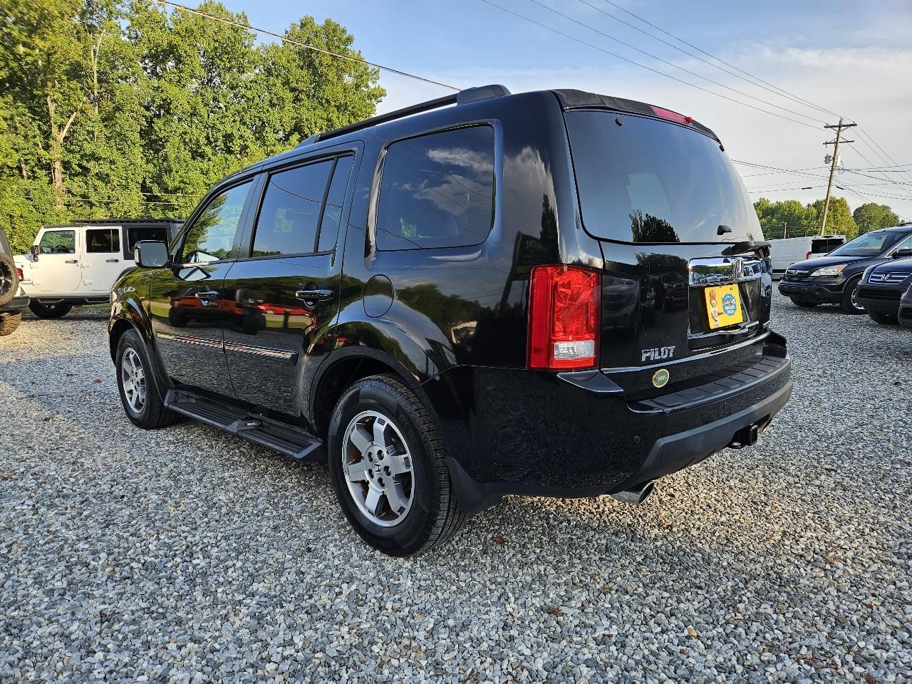 Honda Pilot Touring 2WD 5-Spd AT with DVD 2011