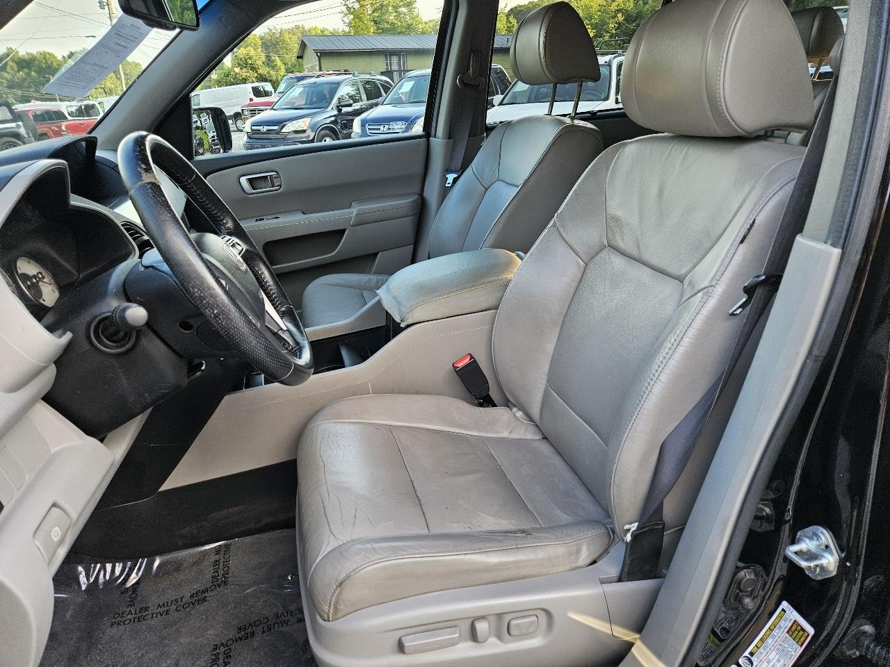 Honda Pilot Touring 2WD 5-Spd AT with DVD 2011