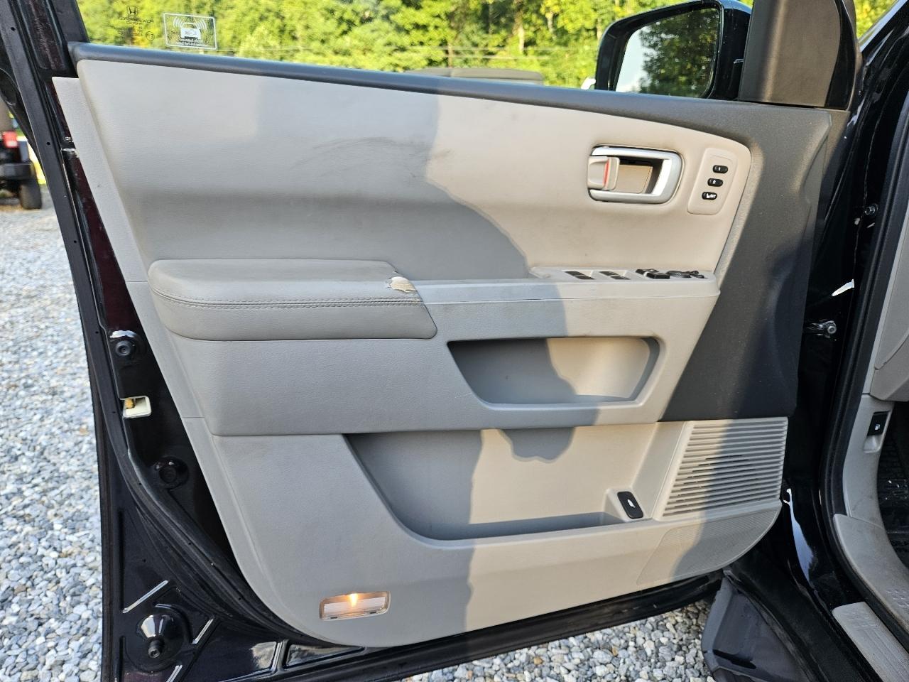 Honda Pilot Touring 2WD 5-Spd AT with DVD 2011