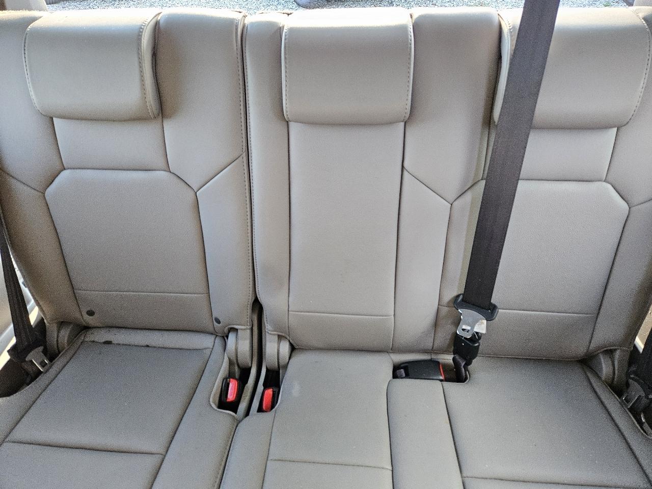 Honda Pilot Touring 2WD 5-Spd AT with DVD 2011