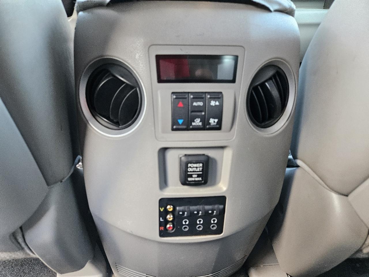 Honda Pilot Touring 2WD 5-Spd AT with DVD 2011