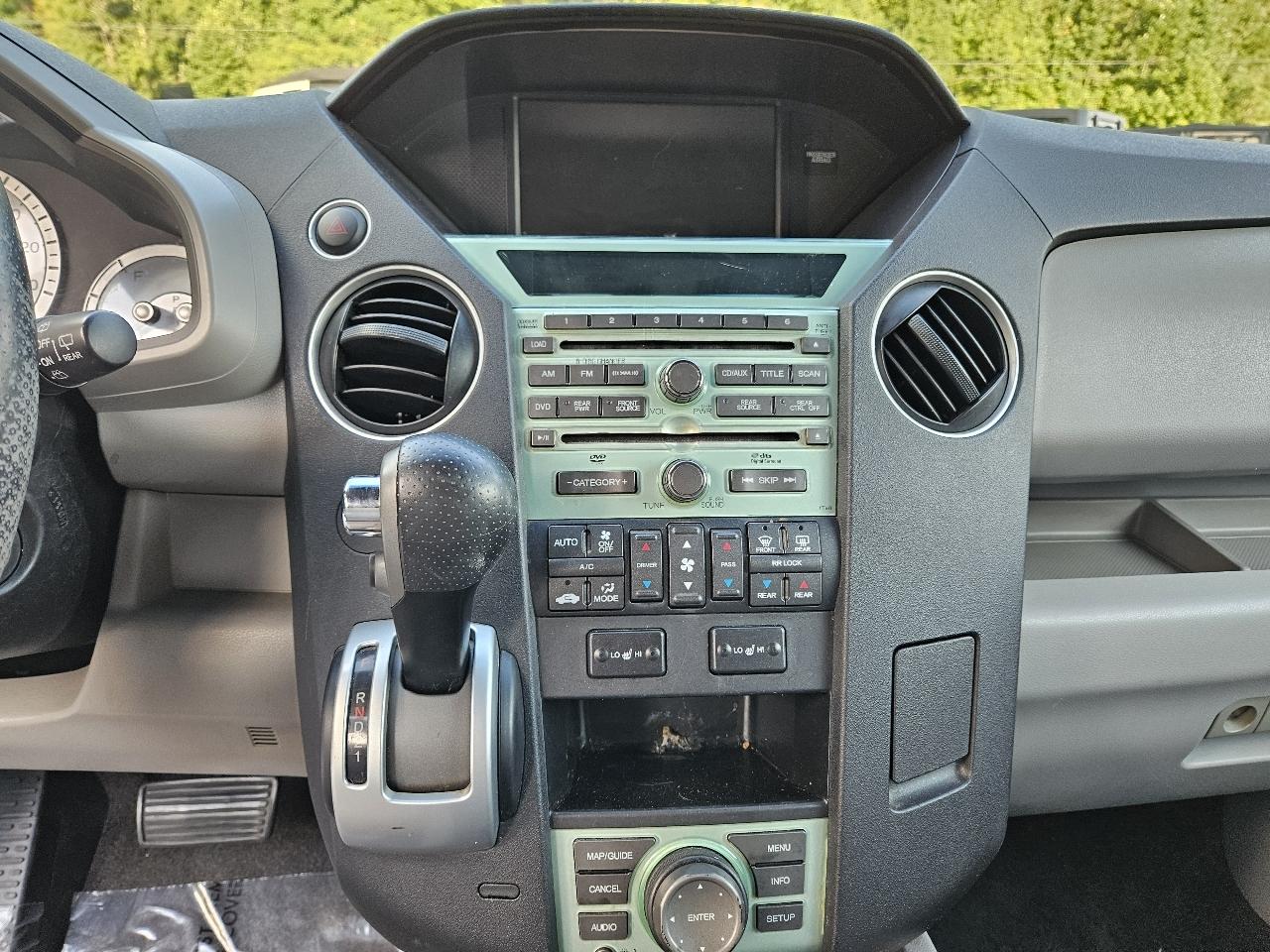 Honda Pilot Touring 2WD 5-Spd AT with DVD 2011