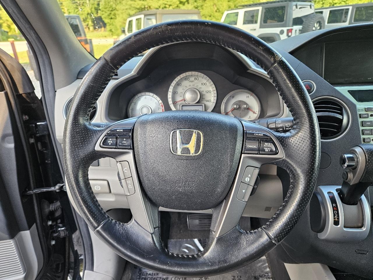 Honda Pilot Touring 2WD 5-Spd AT with DVD 2011