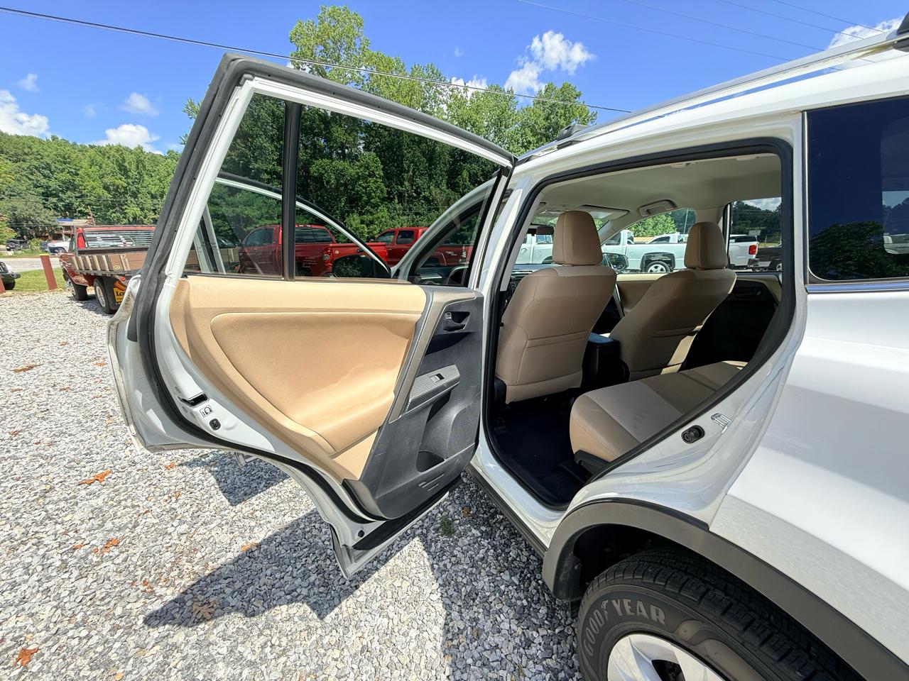Toyota RAV4 LE FWD 2013