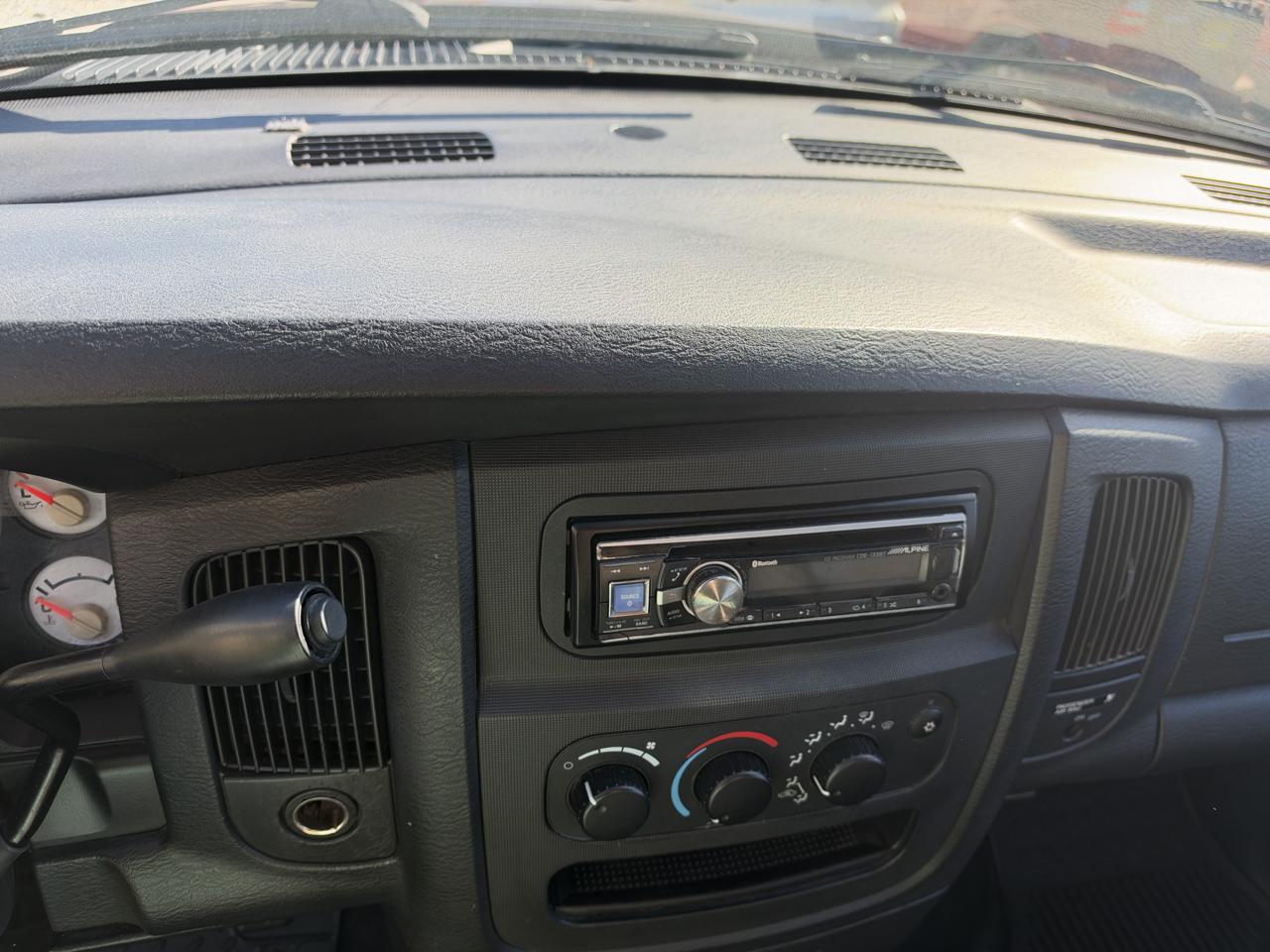 Dodge Ram 1500 Laramie Long Bed 2WD 2004