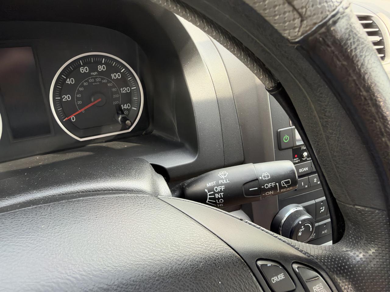 Honda CR-V SE 2WD 5-Speed AT 2011