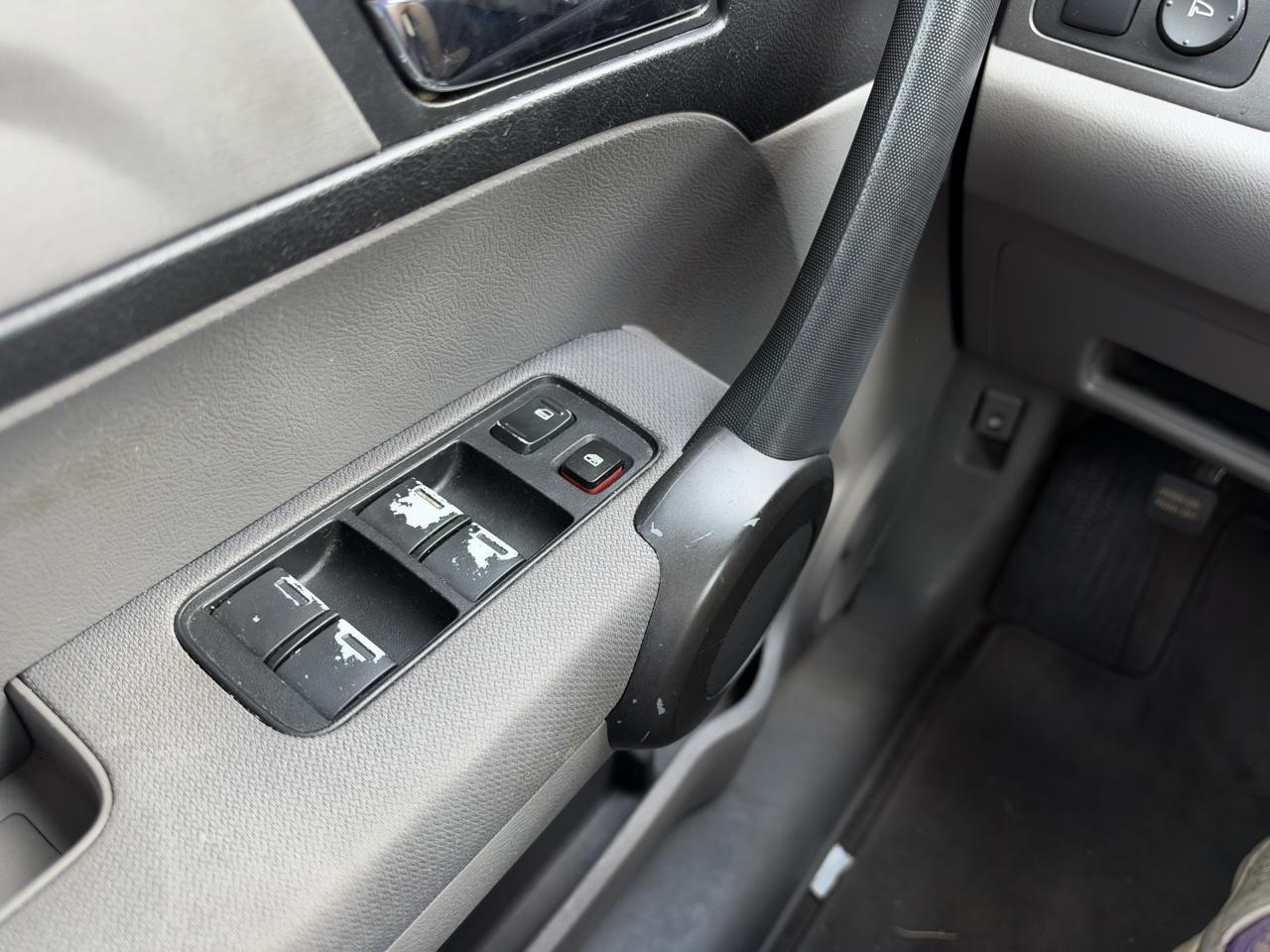 Honda CR-V SE 2WD 5-Speed AT 2011