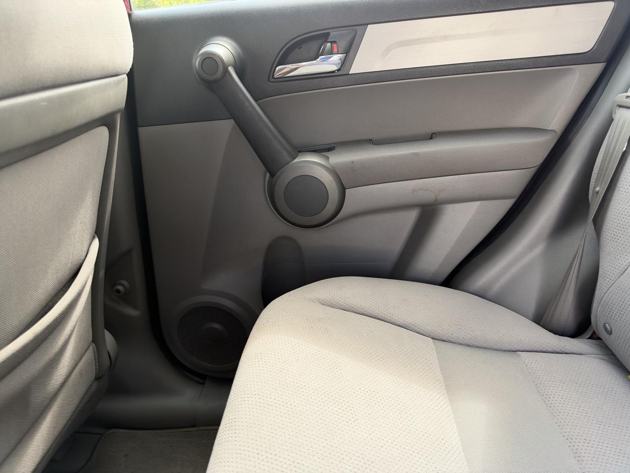 Honda CR-V SE 2WD 5-Speed AT 2011