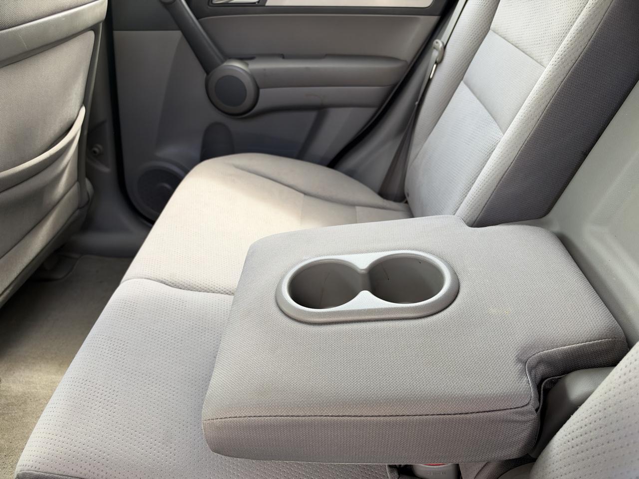 Honda CR-V SE 2WD 5-Speed AT 2011
