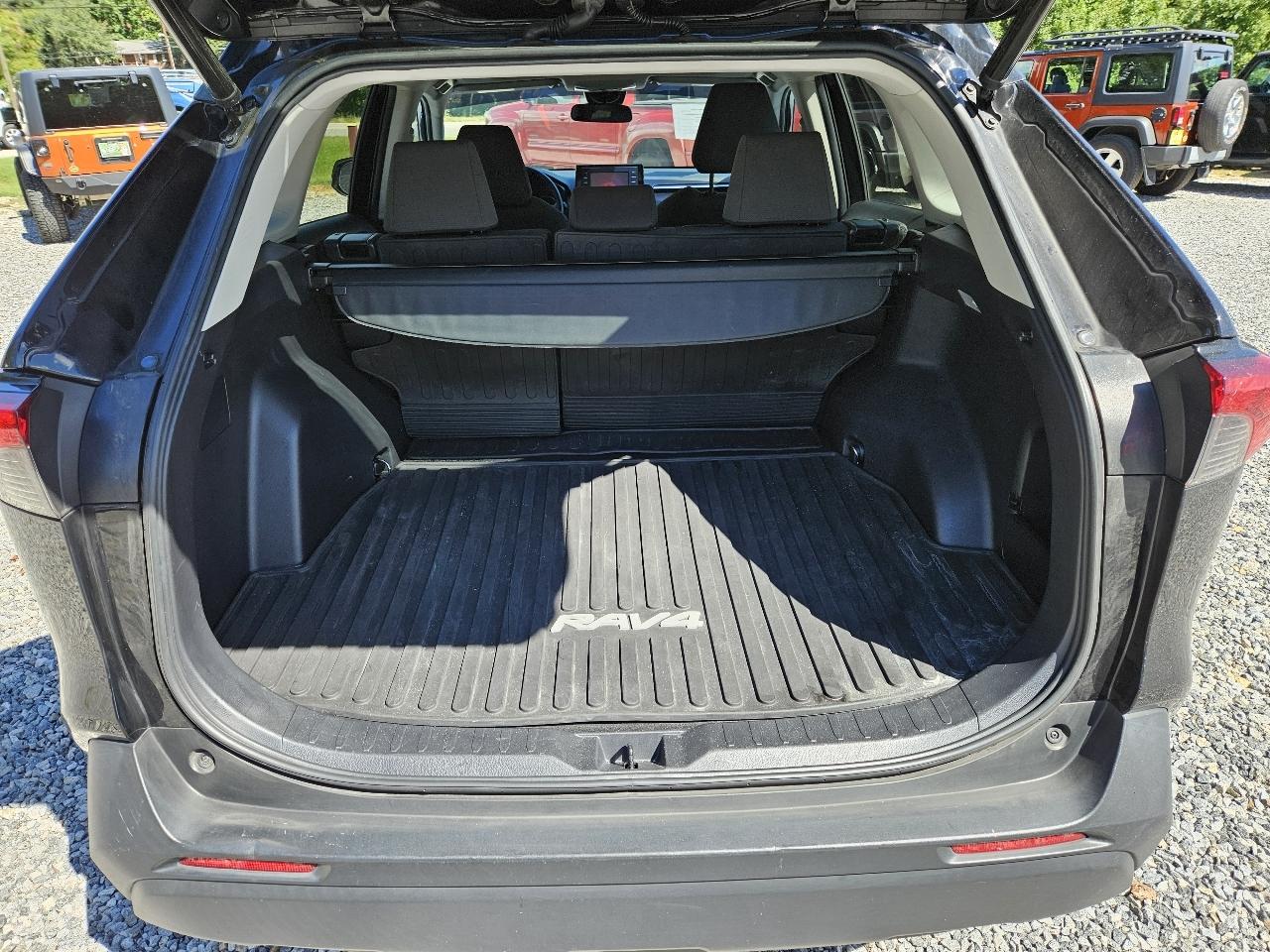 Toyota RAV4 XLE 2021