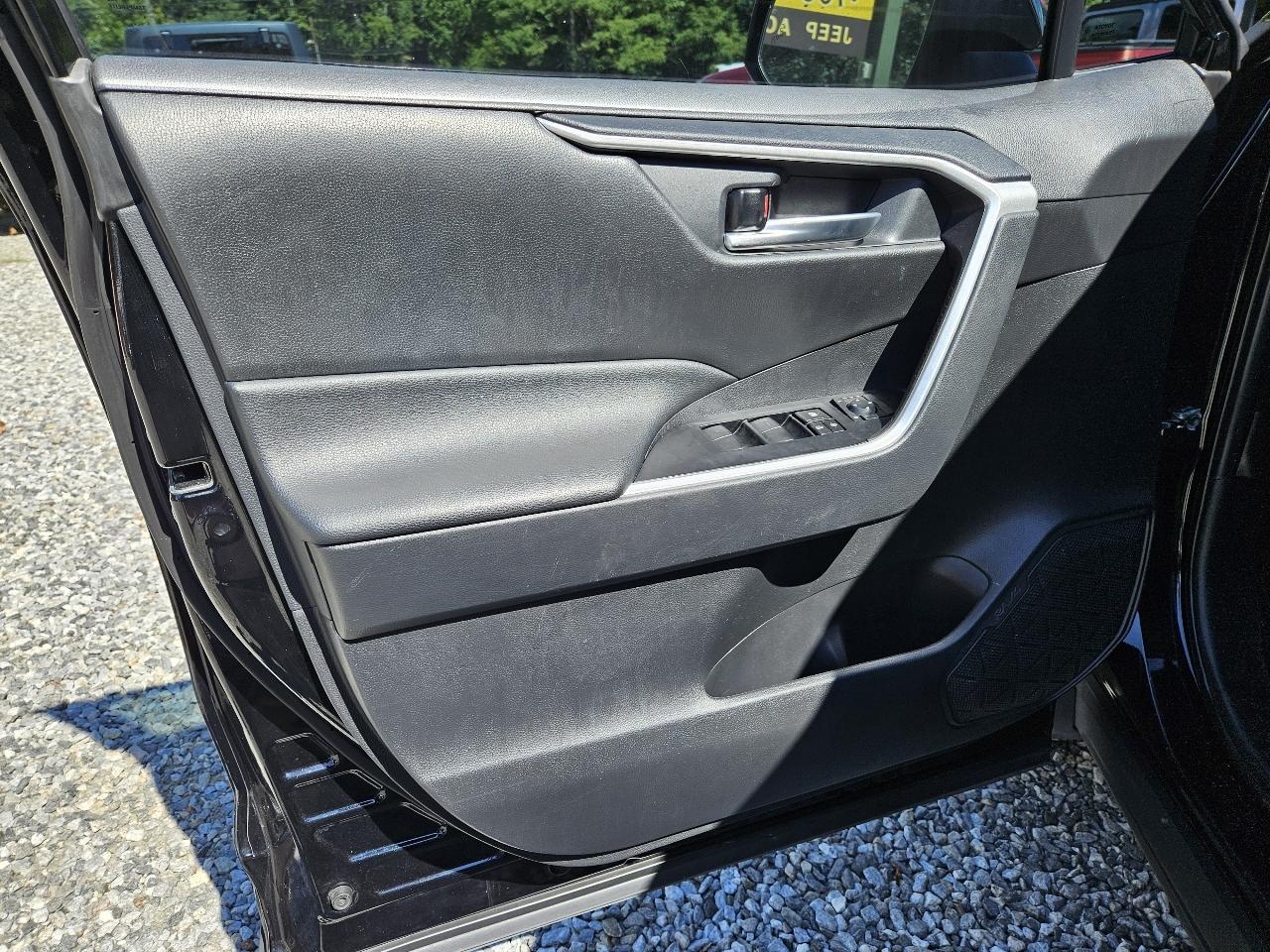 Toyota RAV4 XLE 2021