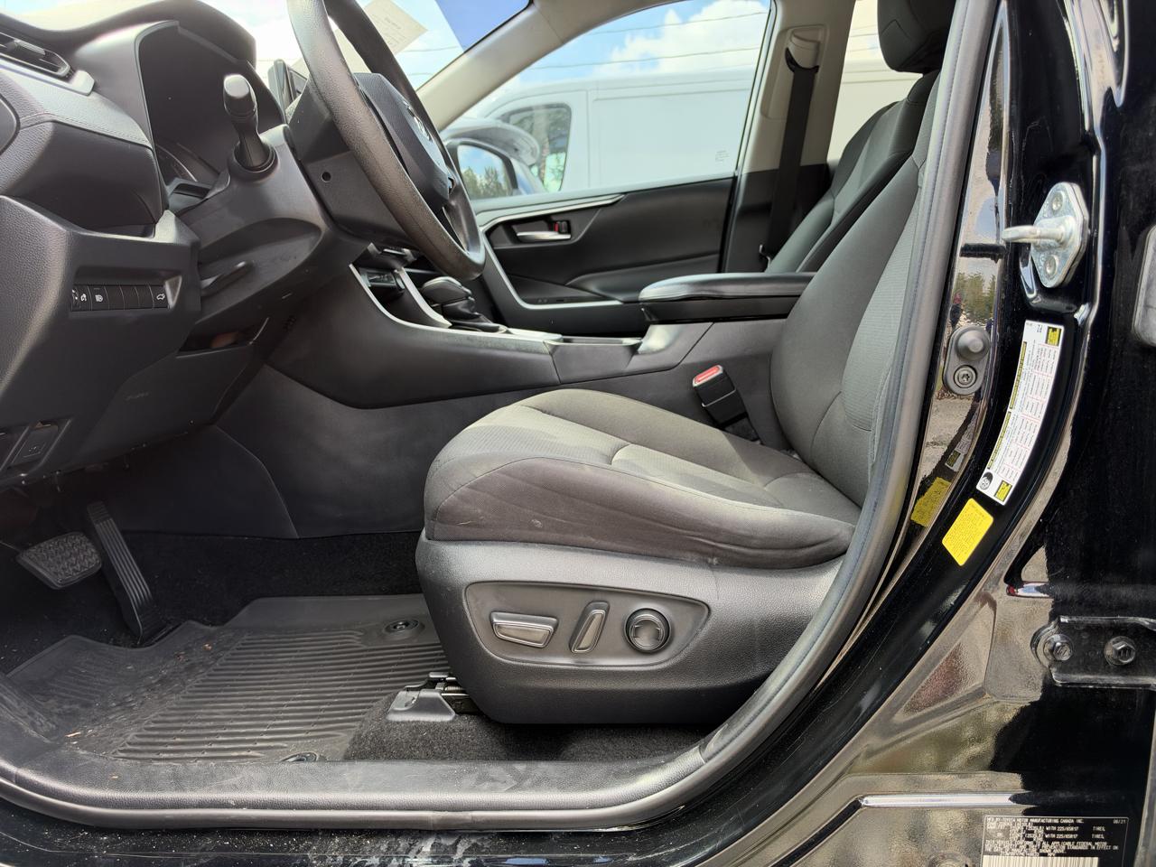 Toyota RAV4 XLE 2021