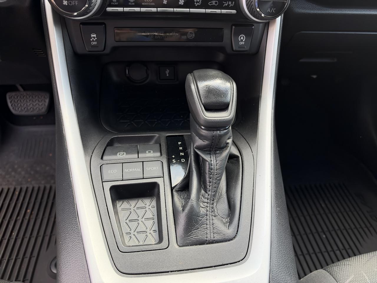 Toyota RAV4 XLE 2021