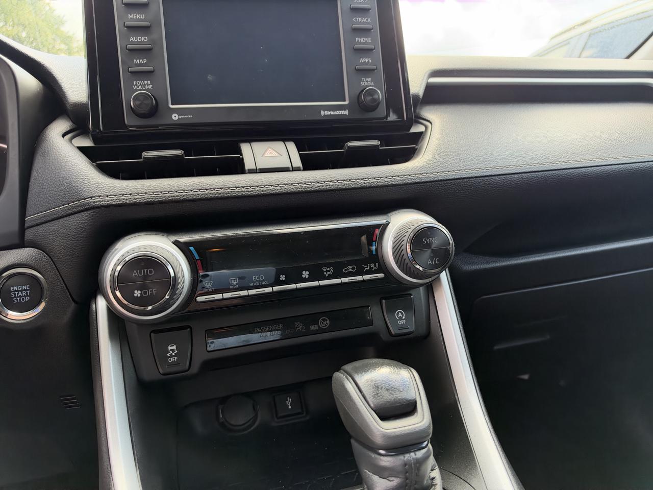 Toyota RAV4 XLE 2021