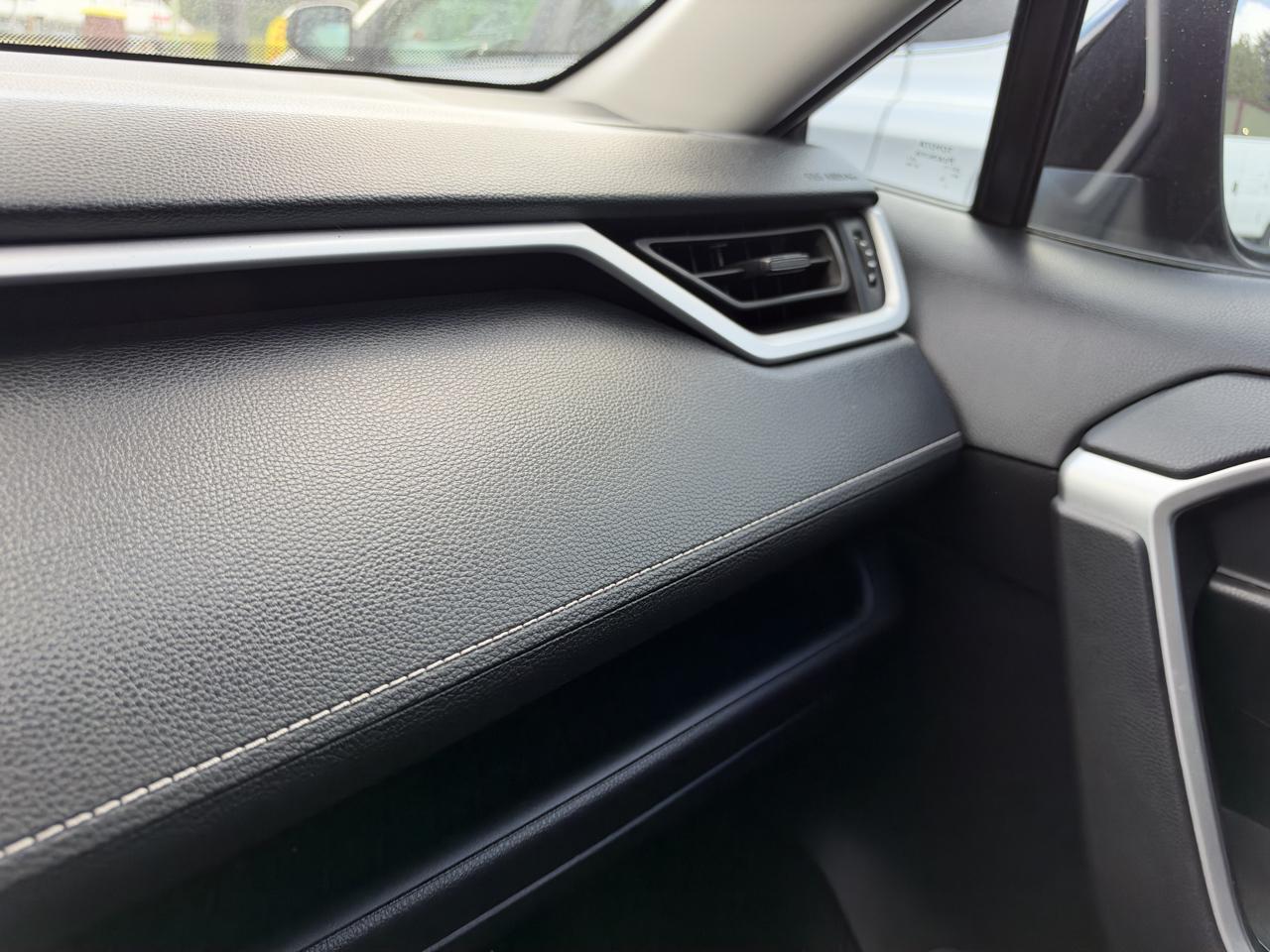 Toyota RAV4 XLE 2021
