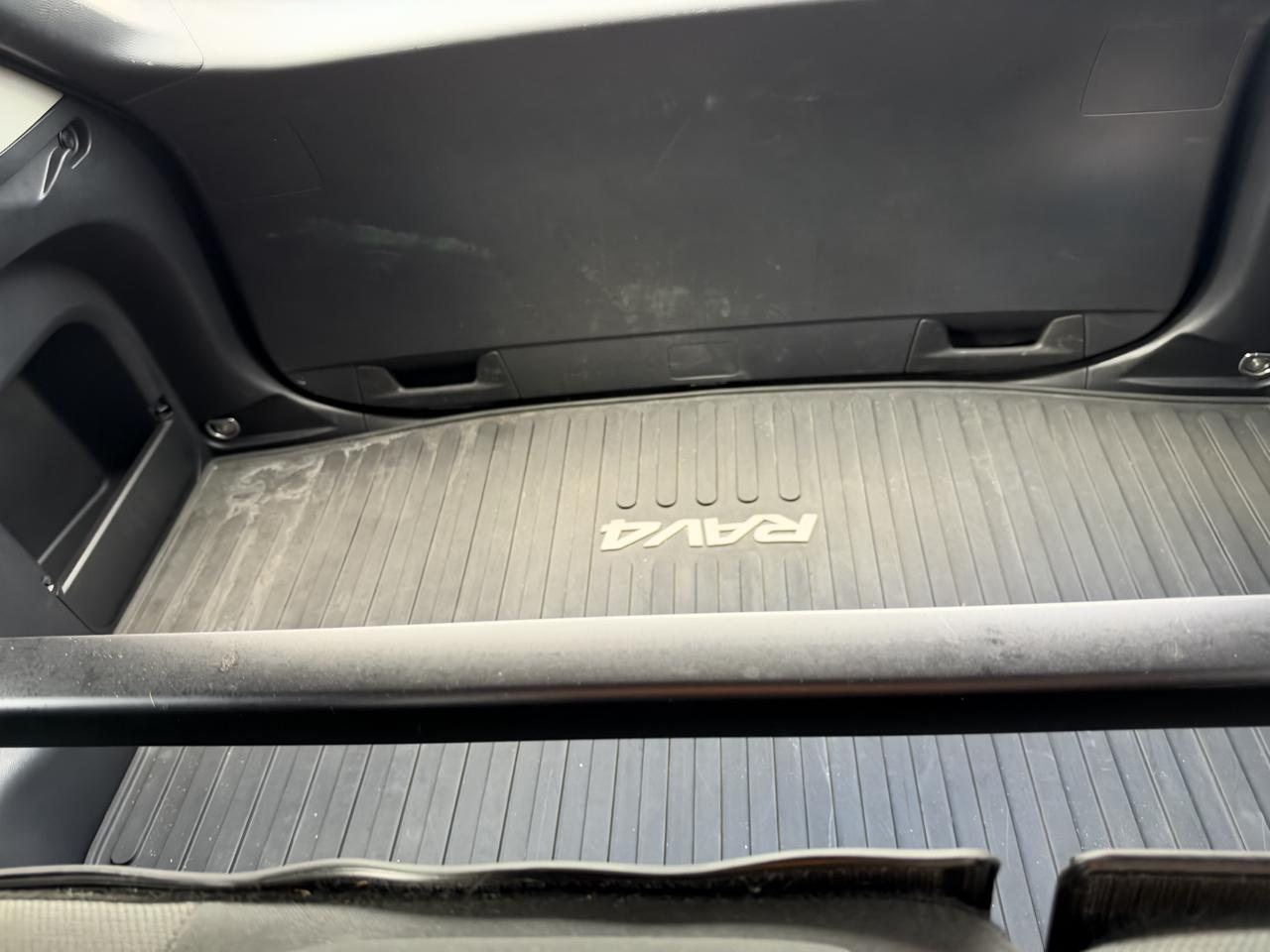 Toyota RAV4 XLE 2021