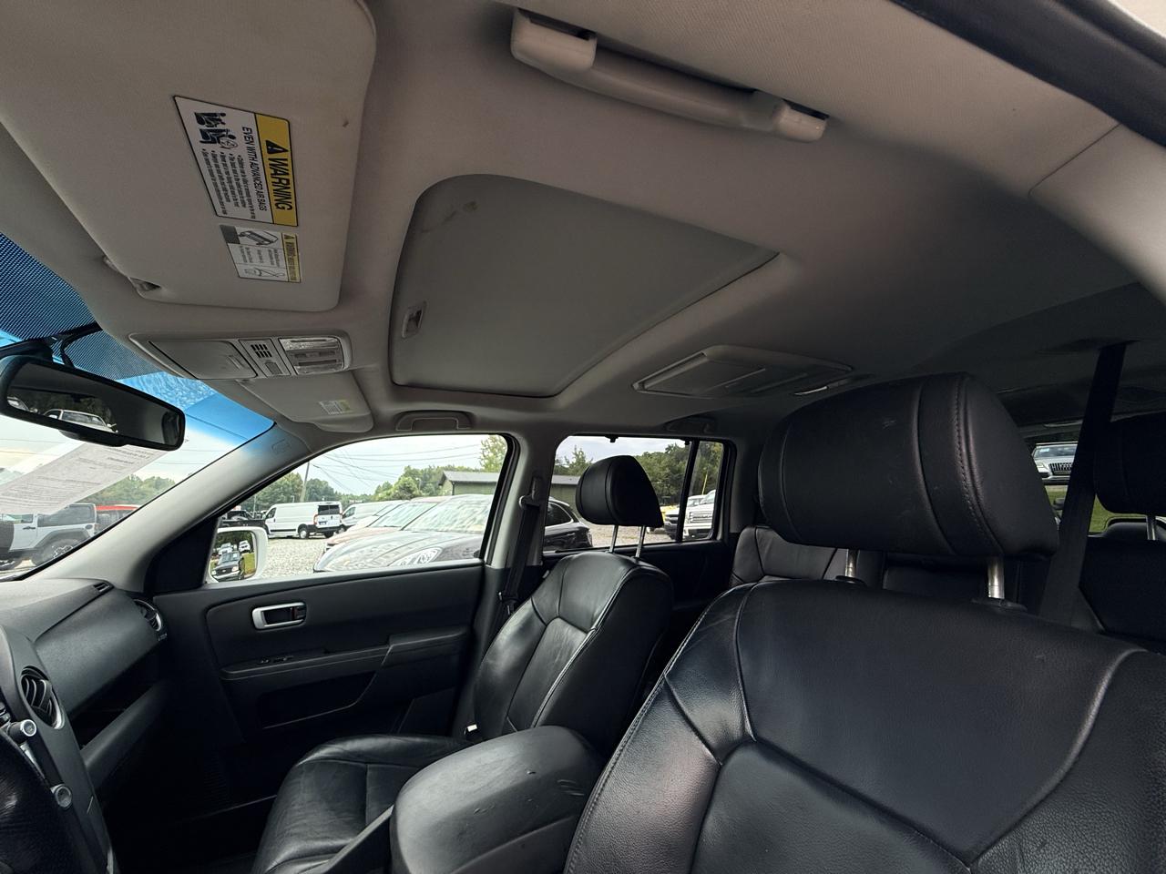 Honda Pilot Touring 4WD 5-Spd AT with DVD 2015