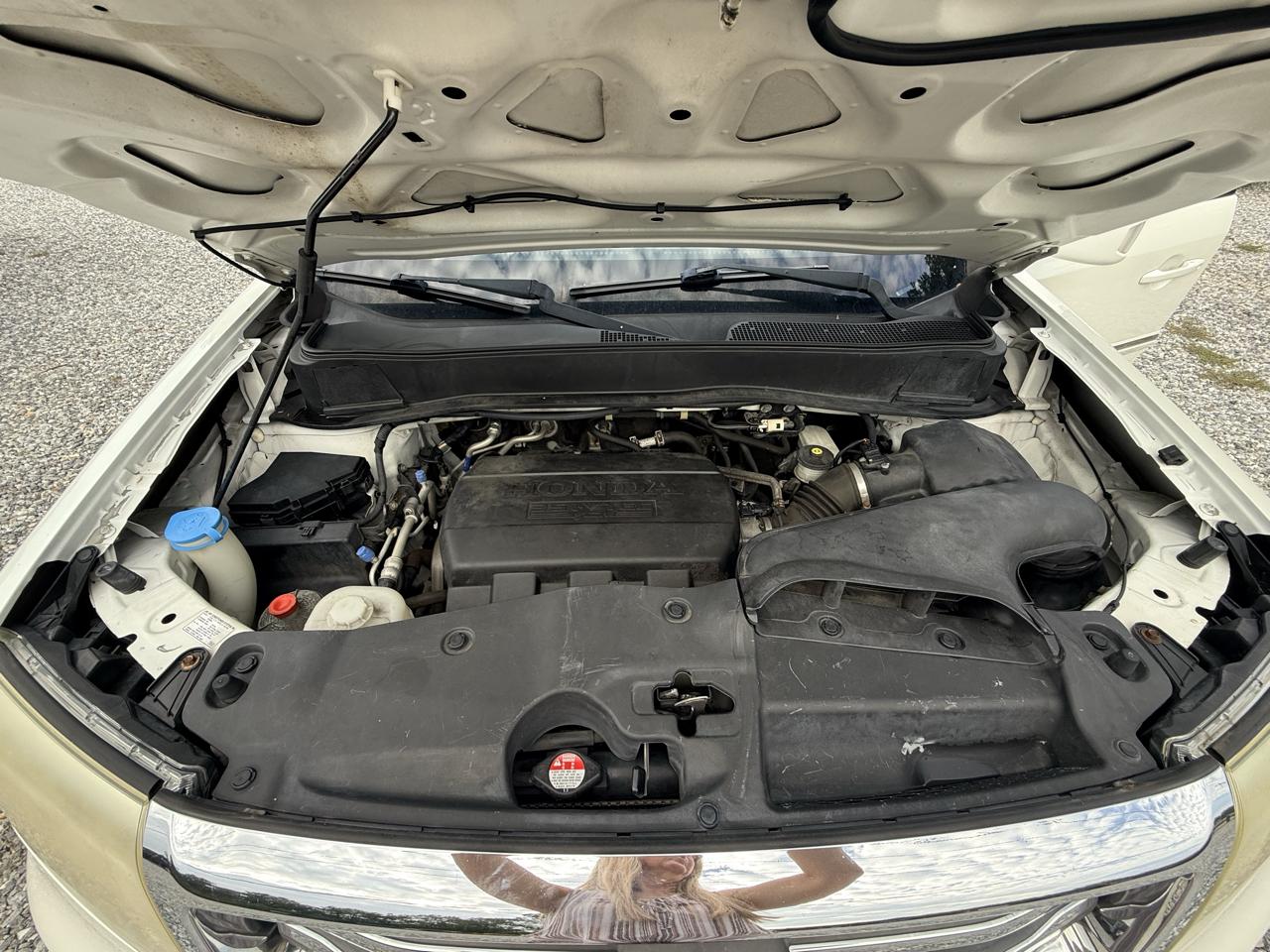 Honda Pilot Touring 4WD 5-Spd AT with DVD 2015