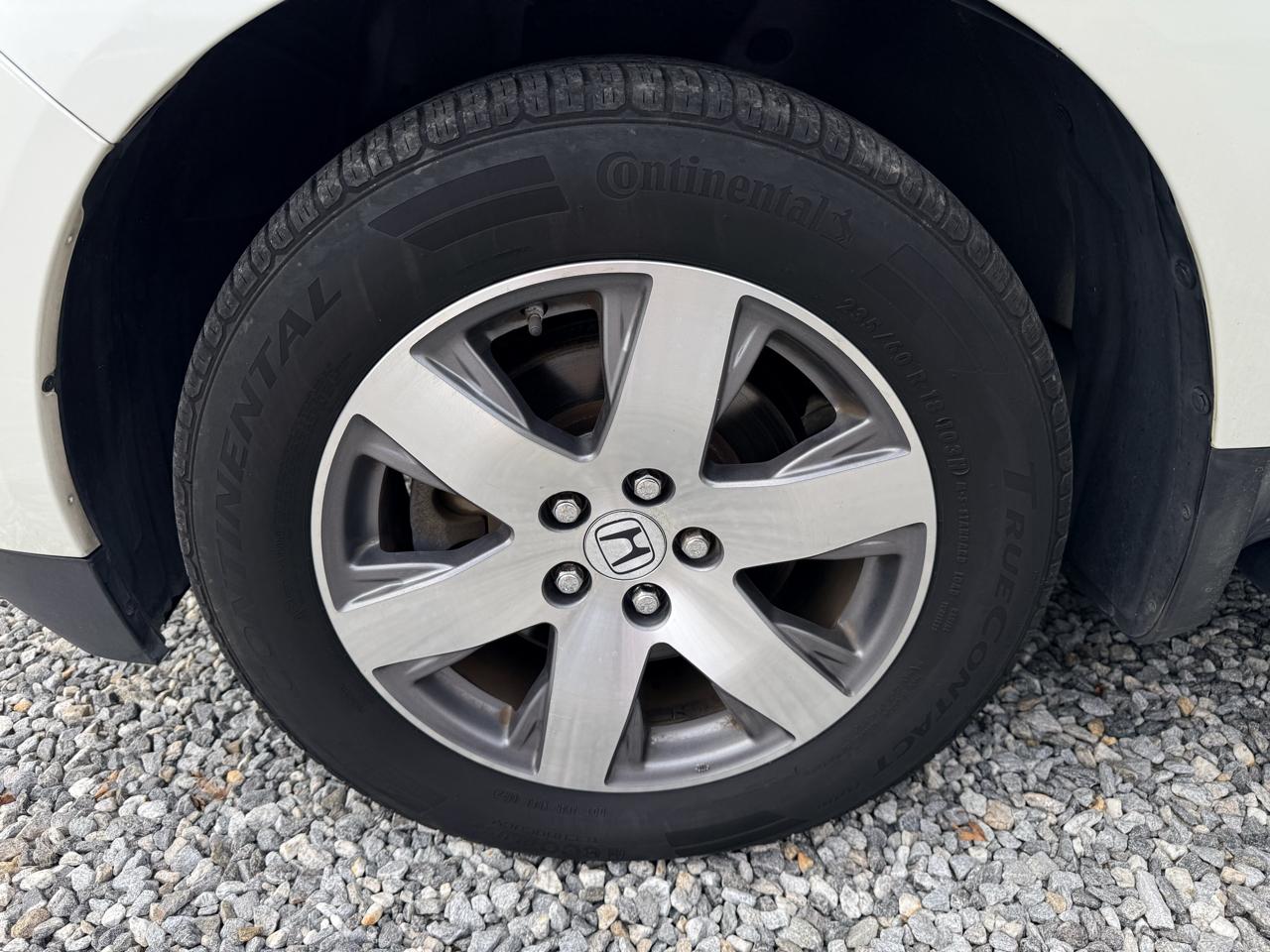 Honda Pilot Touring 4WD 5-Spd AT with DVD 2015