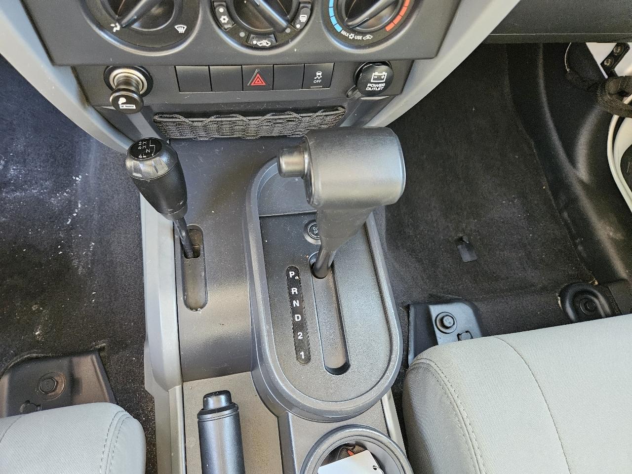 Jeep Wrangler Sahara 4WD 2010