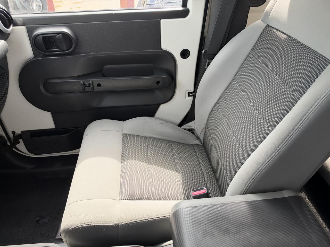 Jeep Wrangler Sahara 4WD 2010