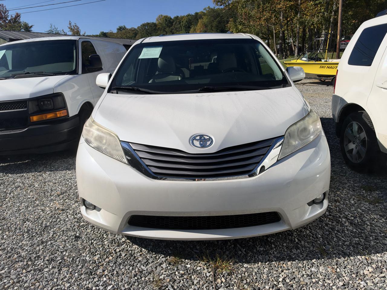 Toyota Sienna XLE FWD 8-Passenger V6 2015
