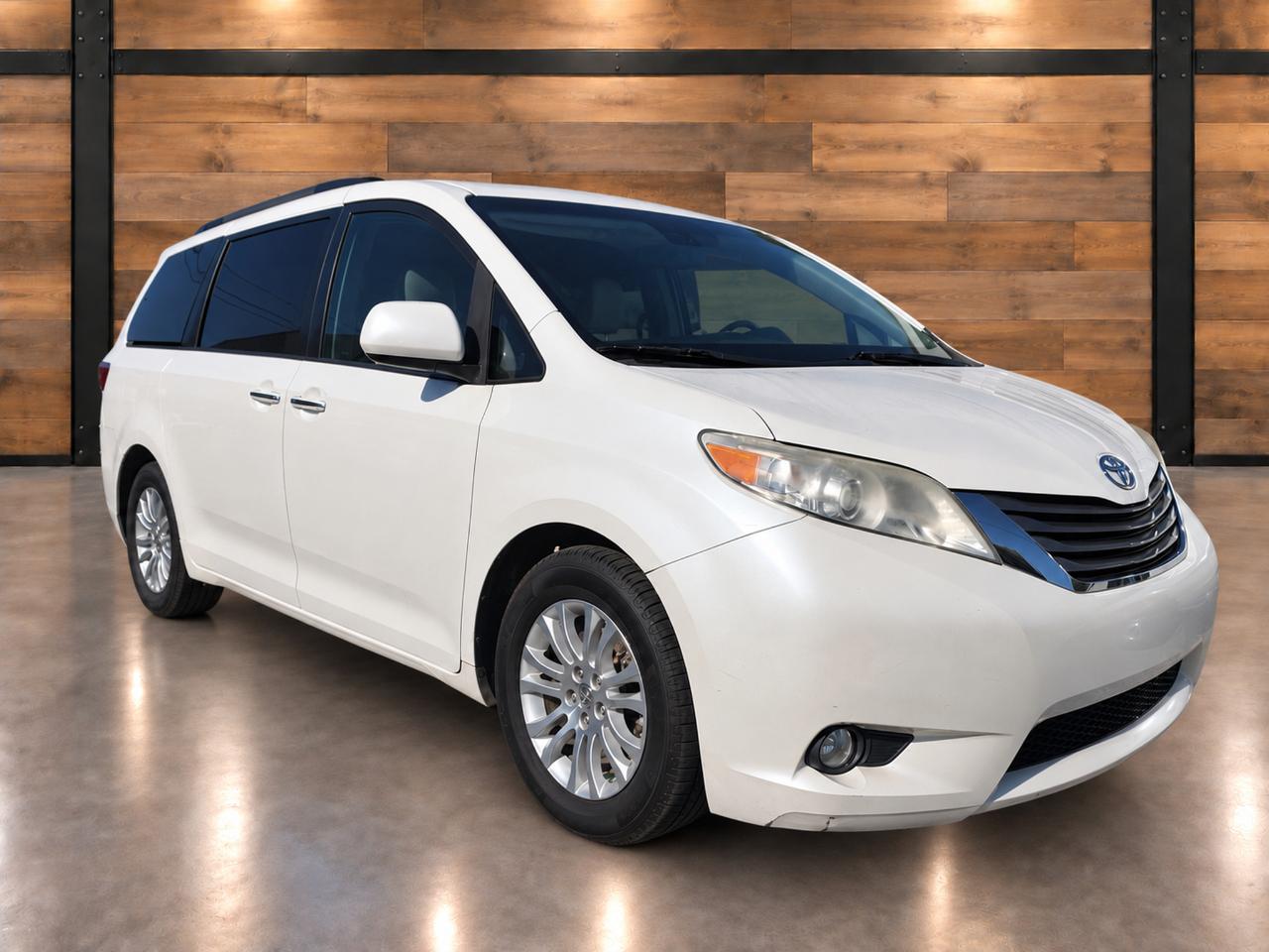 2015 Toyota Sienna XLE FWD 8-Passenger V6
