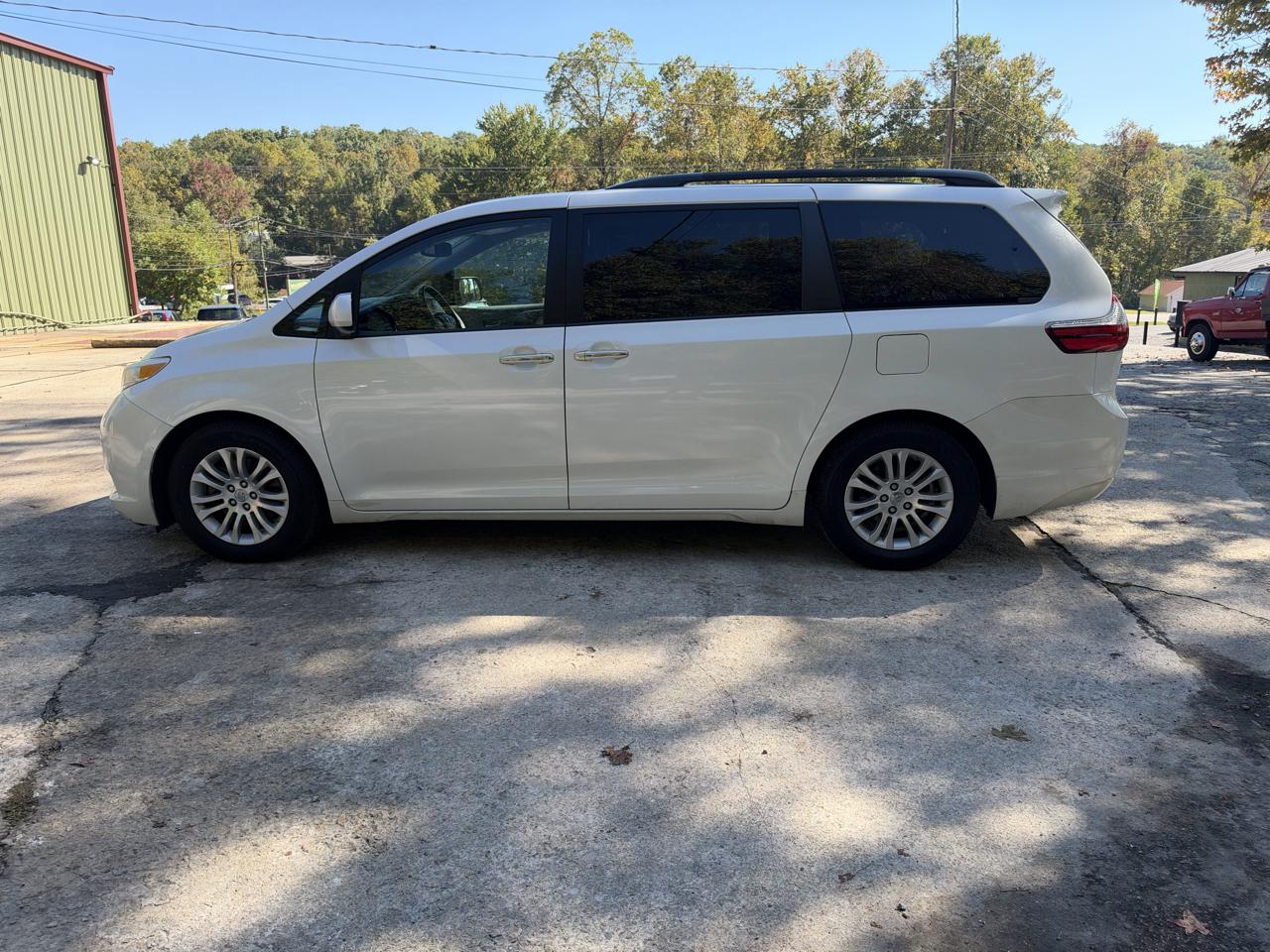 Toyota Sienna XLE FWD 8-Passenger V6 2015