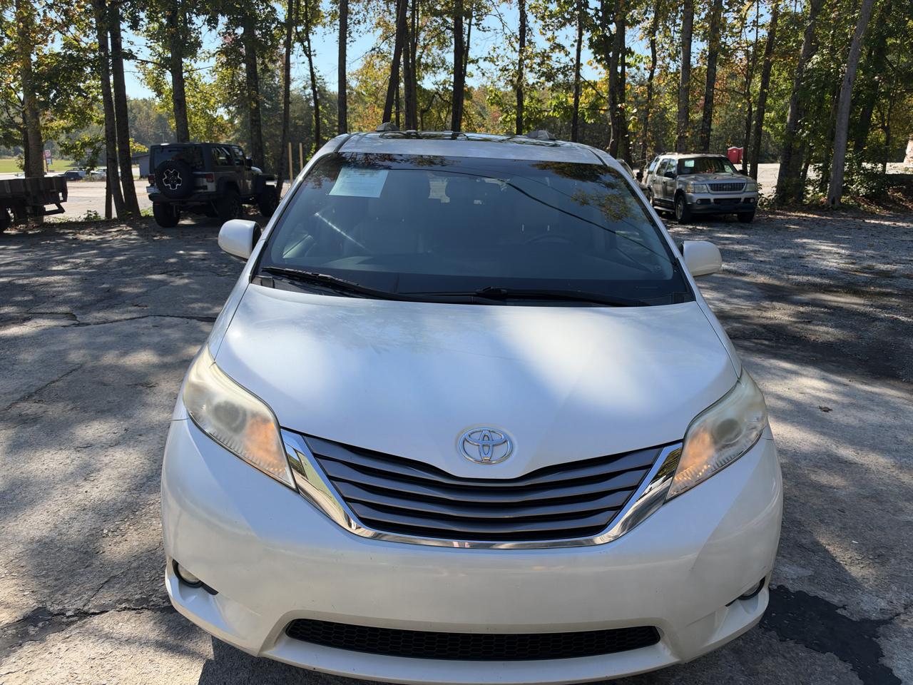 Toyota Sienna XLE FWD 8-Passenger V6 2015