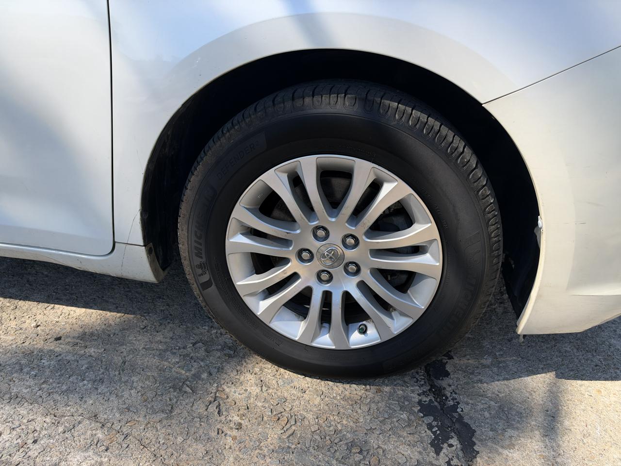 Toyota Sienna XLE FWD 8-Passenger V6 2015