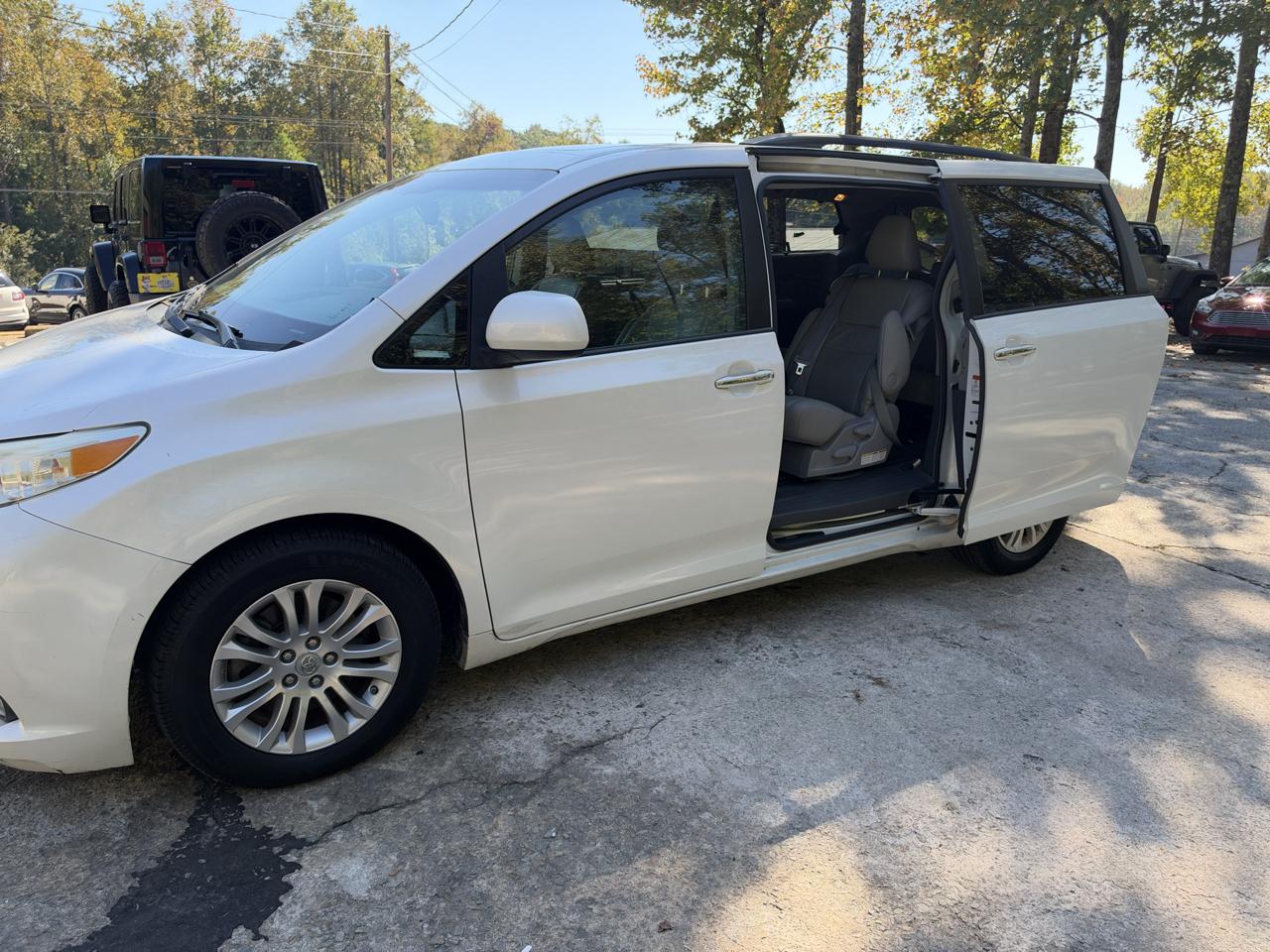 Toyota Sienna XLE FWD 8-Passenger V6 2015