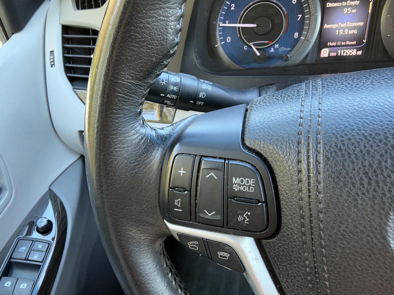 Toyota Sienna XLE FWD 8-Passenger V6 2015