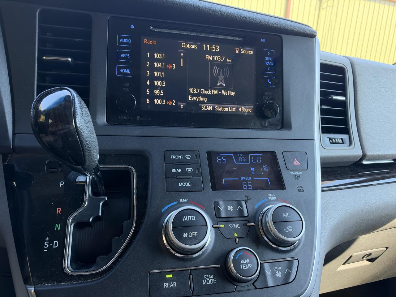 Toyota Sienna XLE FWD 8-Passenger V6 2015