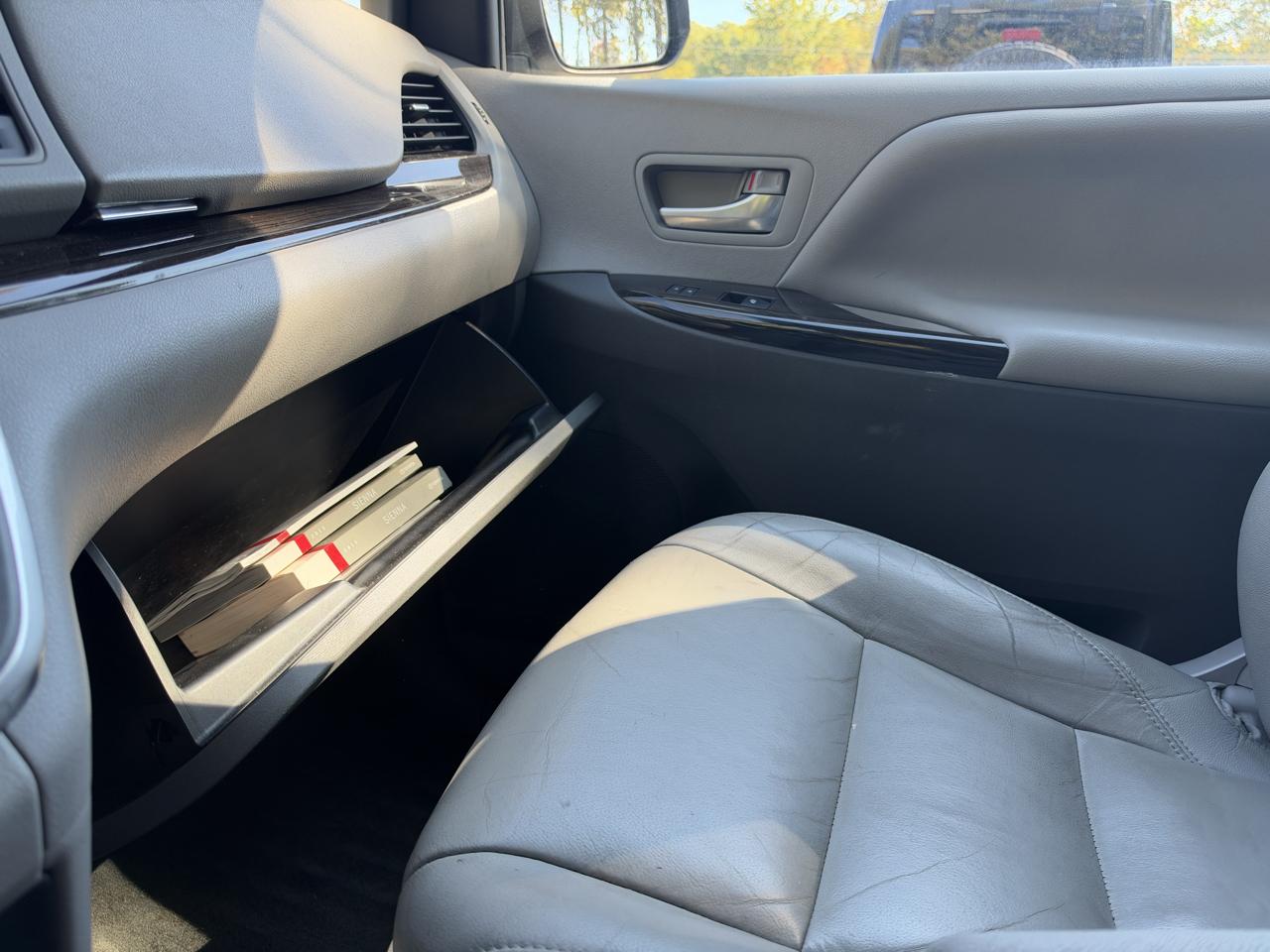 Toyota Sienna XLE FWD 8-Passenger V6 2015