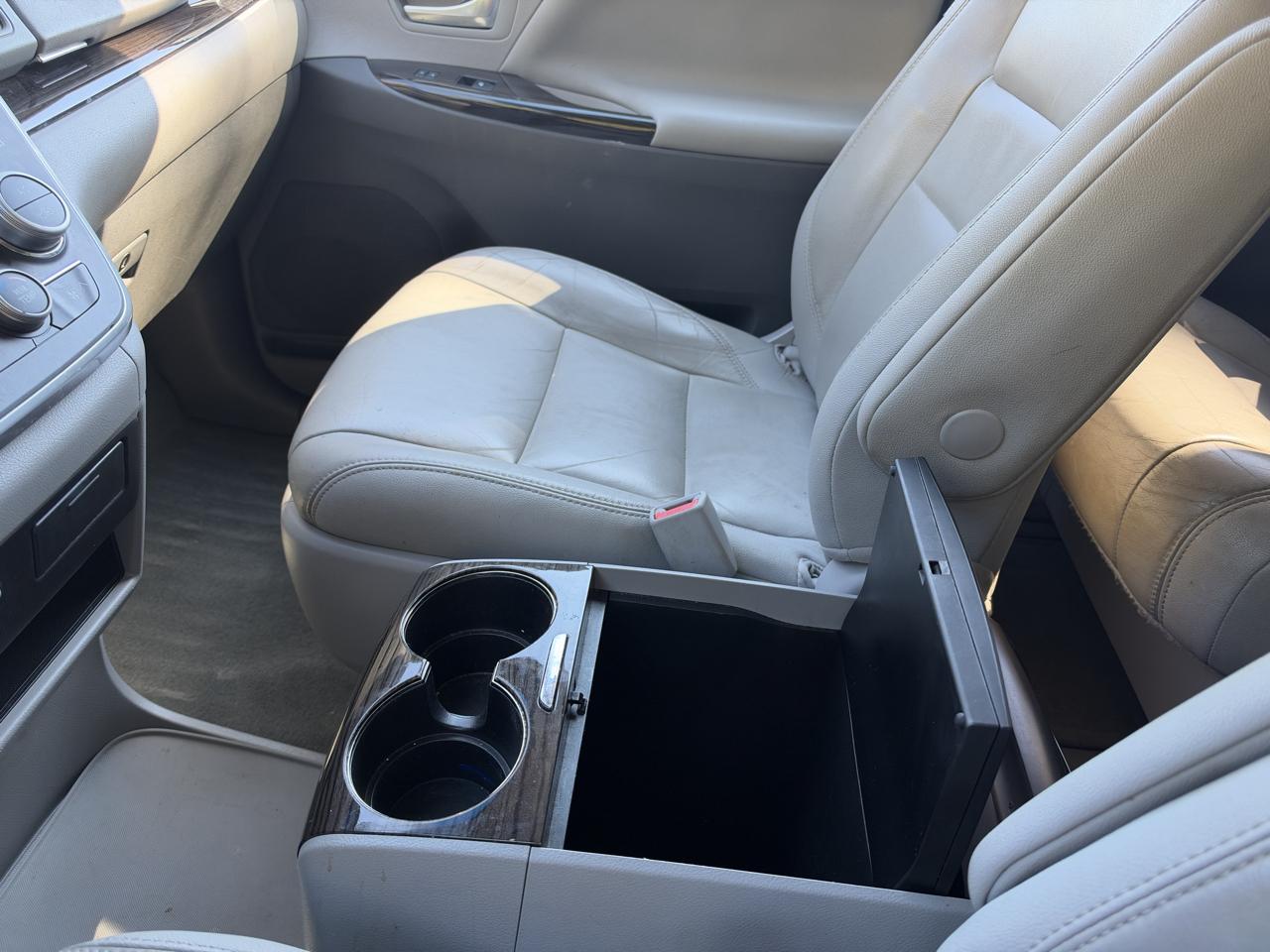 Toyota Sienna XLE FWD 8-Passenger V6 2015