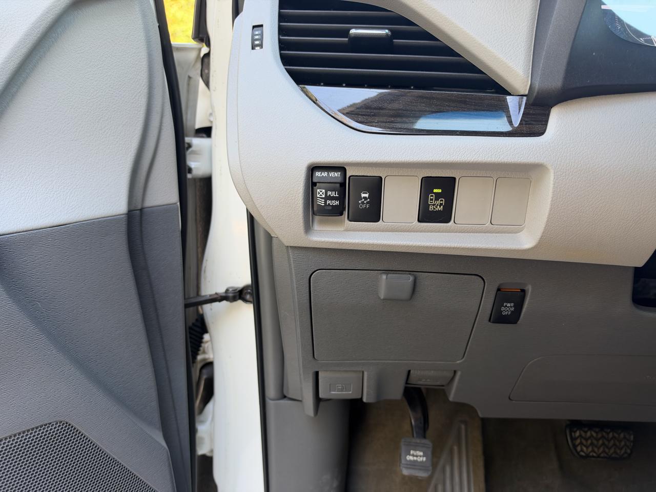 Toyota Sienna XLE FWD 8-Passenger V6 2015