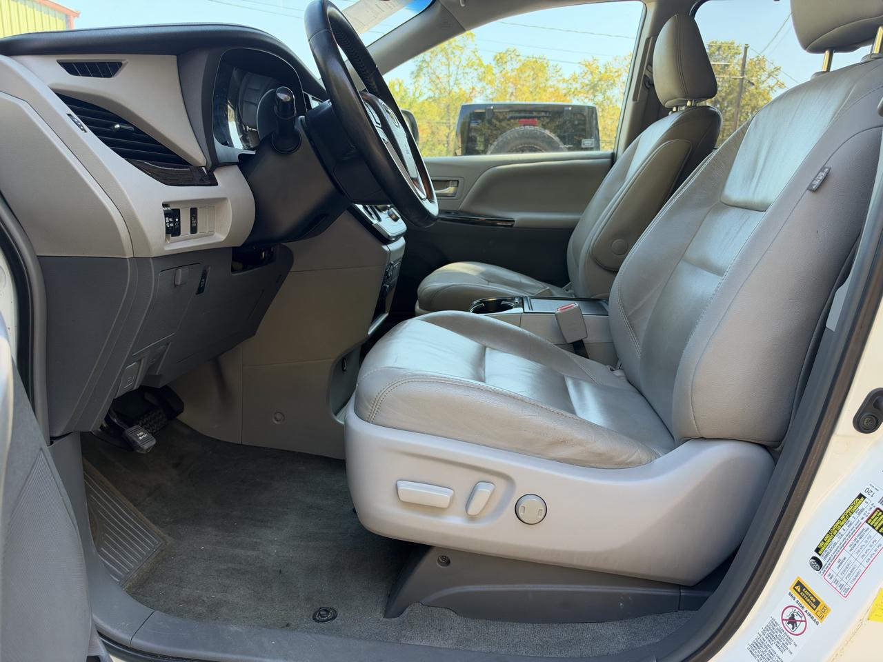 Toyota Sienna XLE FWD 8-Passenger V6 2015