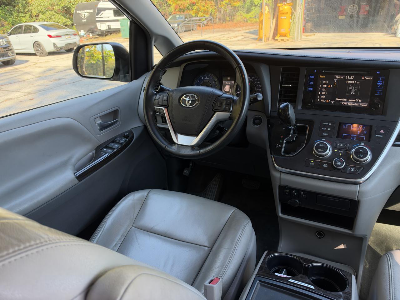 Toyota Sienna XLE FWD 8-Passenger V6 2015