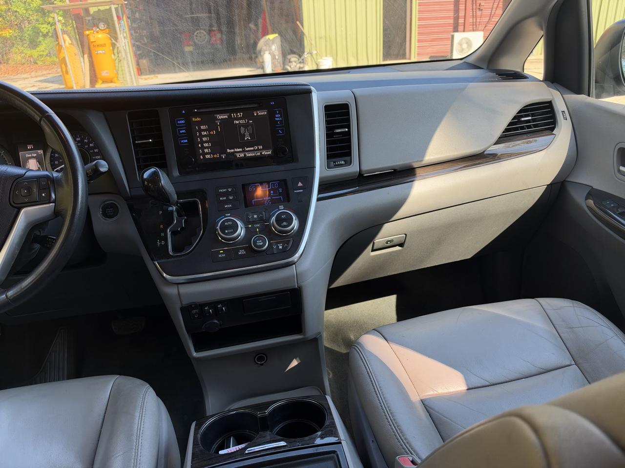 Toyota Sienna XLE FWD 8-Passenger V6 2015