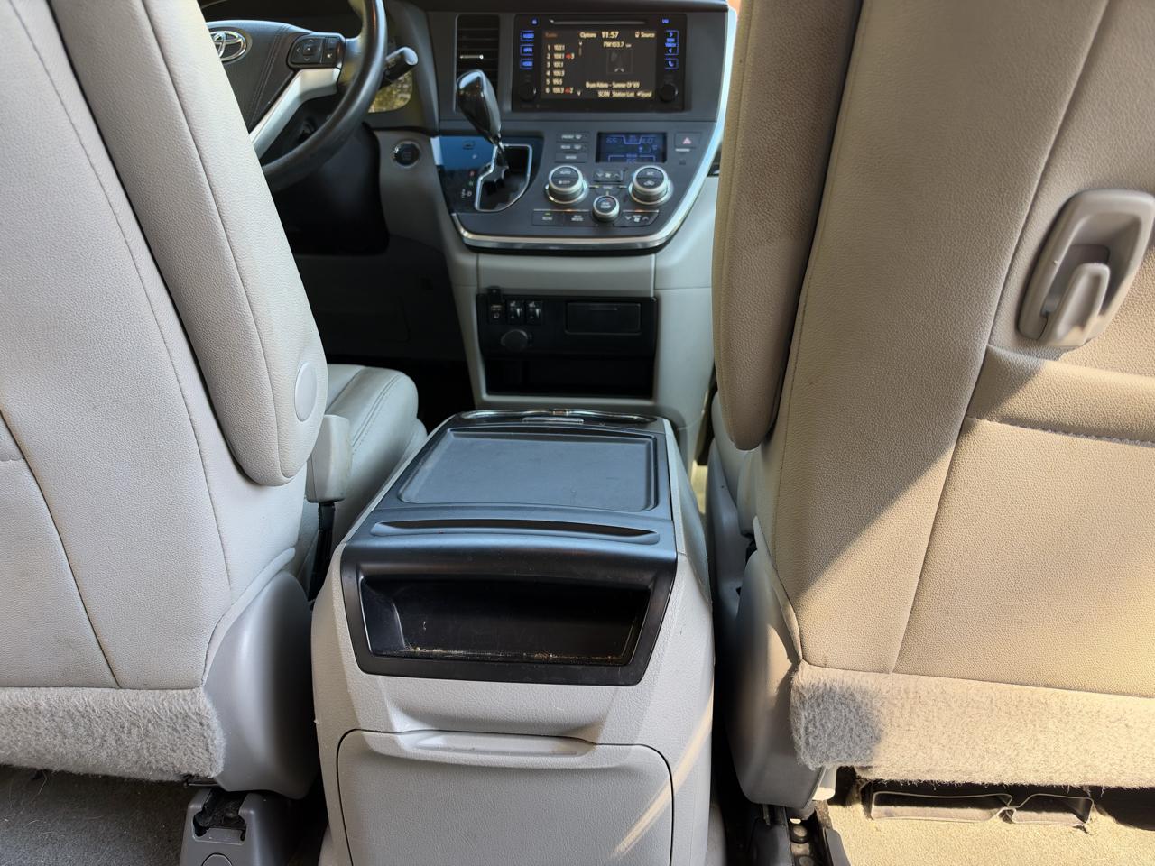 Toyota Sienna XLE FWD 8-Passenger V6 2015