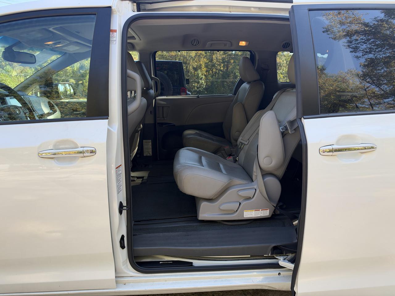 Toyota Sienna XLE FWD 8-Passenger V6 2015