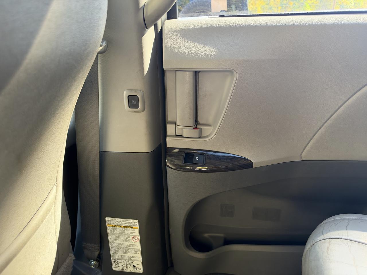 Toyota Sienna XLE FWD 8-Passenger V6 2015