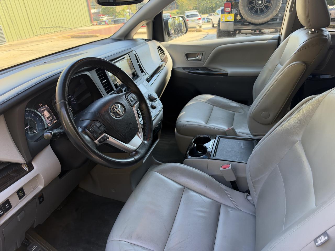 Toyota Sienna XLE FWD 8-Passenger V6 2015
