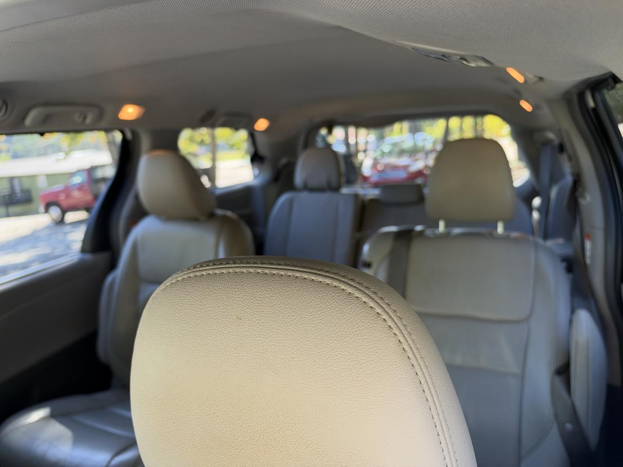 Toyota Sienna XLE FWD 8-Passenger V6 2015