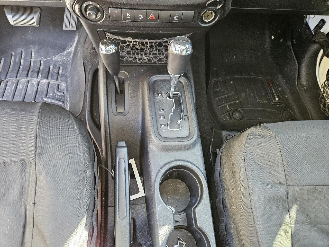 Jeep Wrangler Unlimited Sahara 4WD 2014