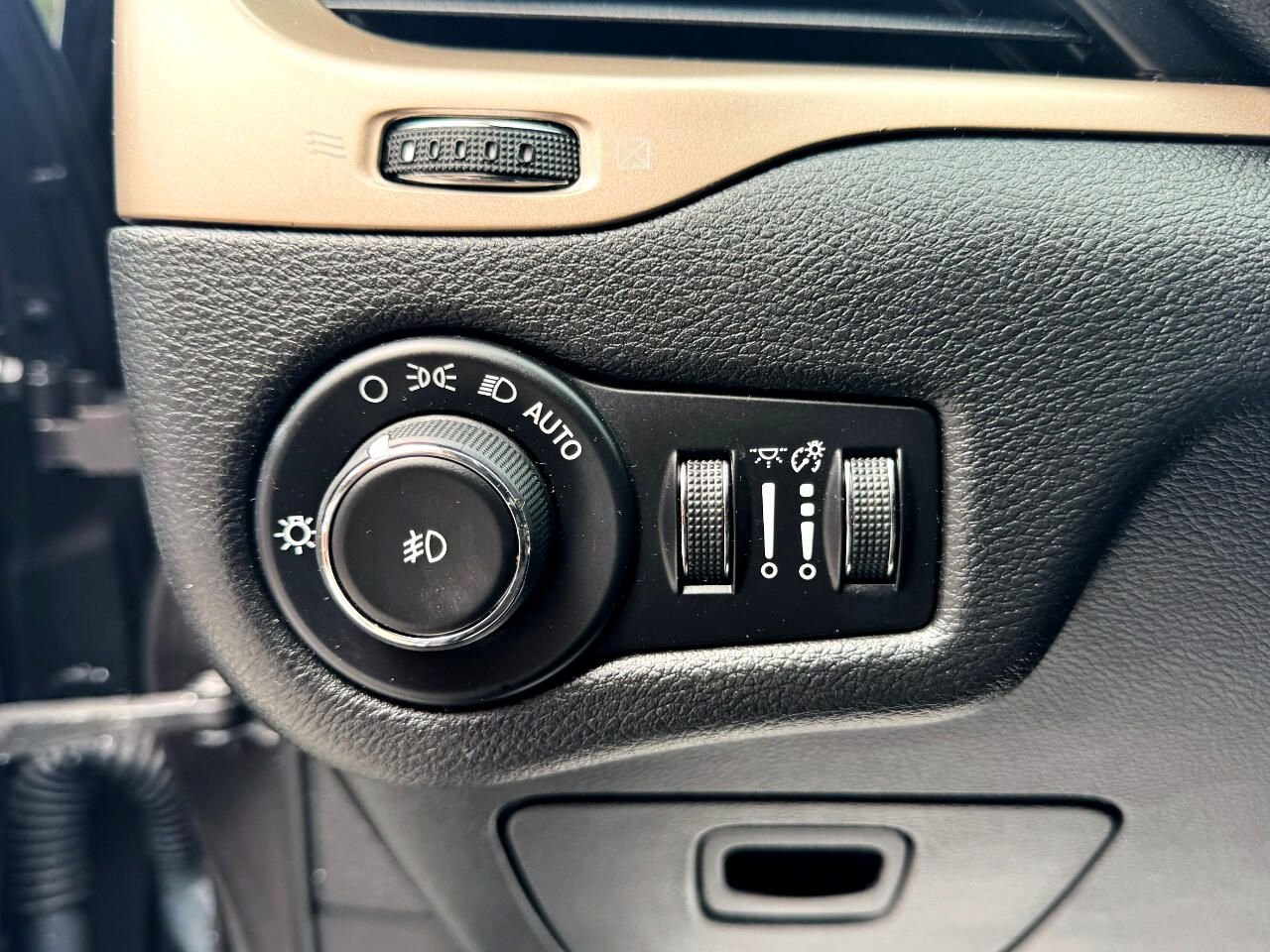 2015 Jeep Cherokee Latitude photo 13