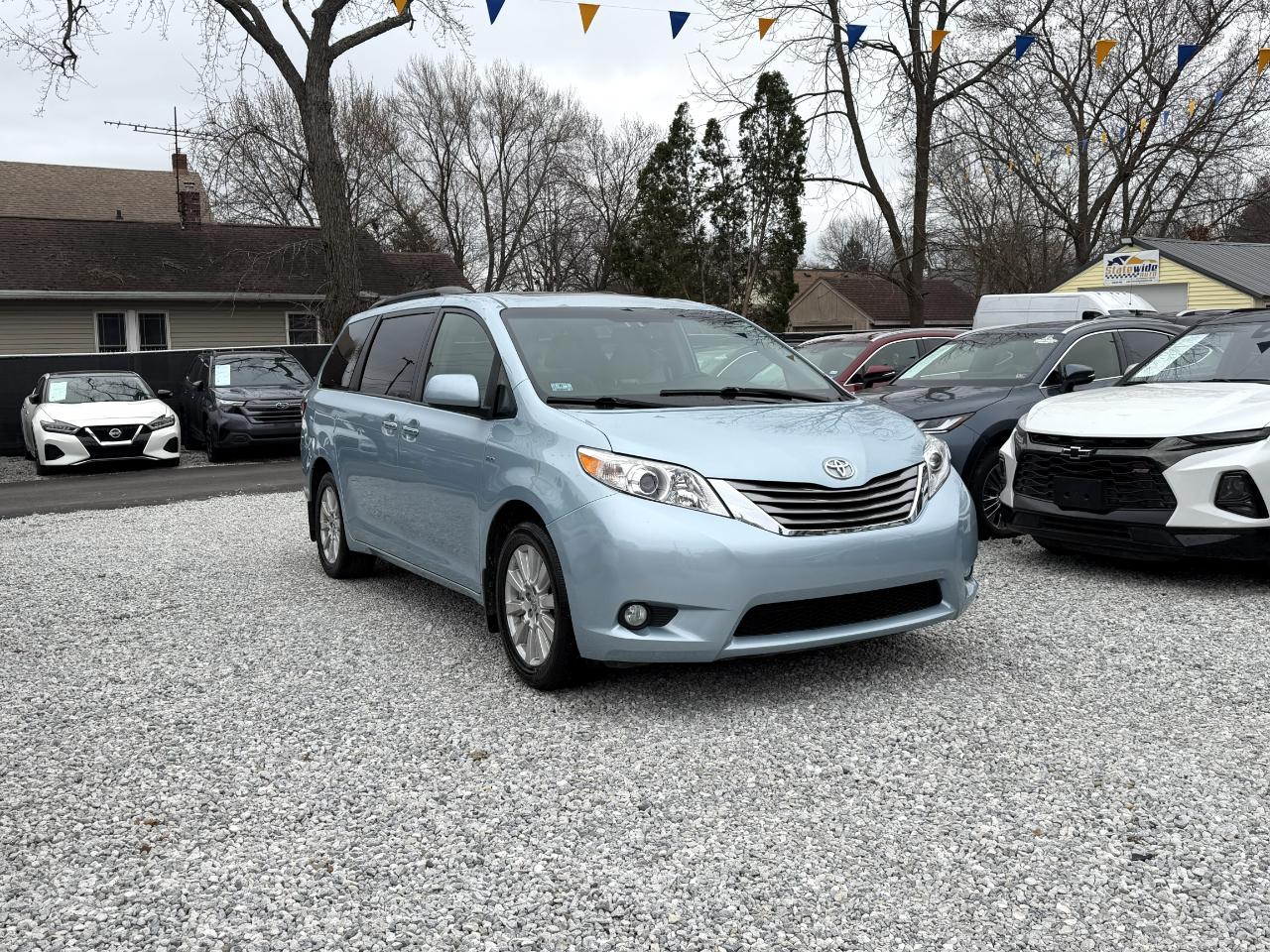 Toyota Sienna XLE 7-Passenger AWD 2017