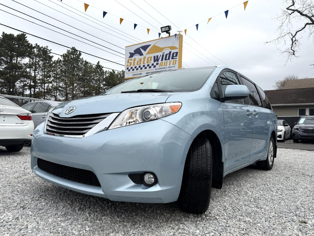 Toyota Sienna XLE 7-Passenger AWD 2017