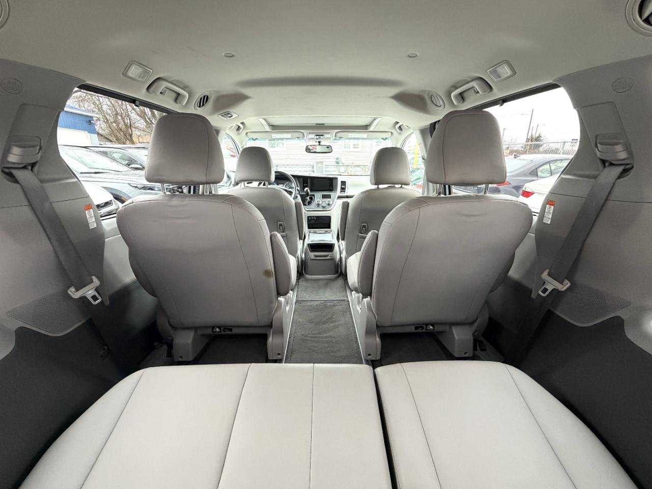 Toyota Sienna XLE 7-Passenger AWD 2017