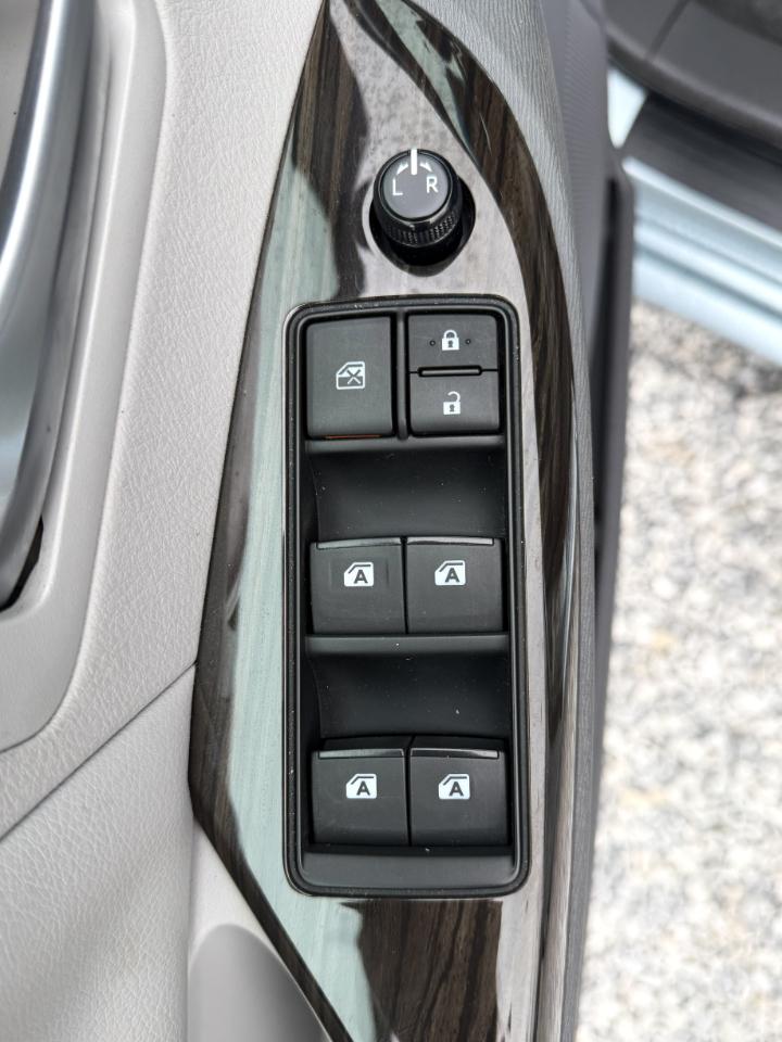 Toyota Sienna XLE 7-Passenger AWD 2017